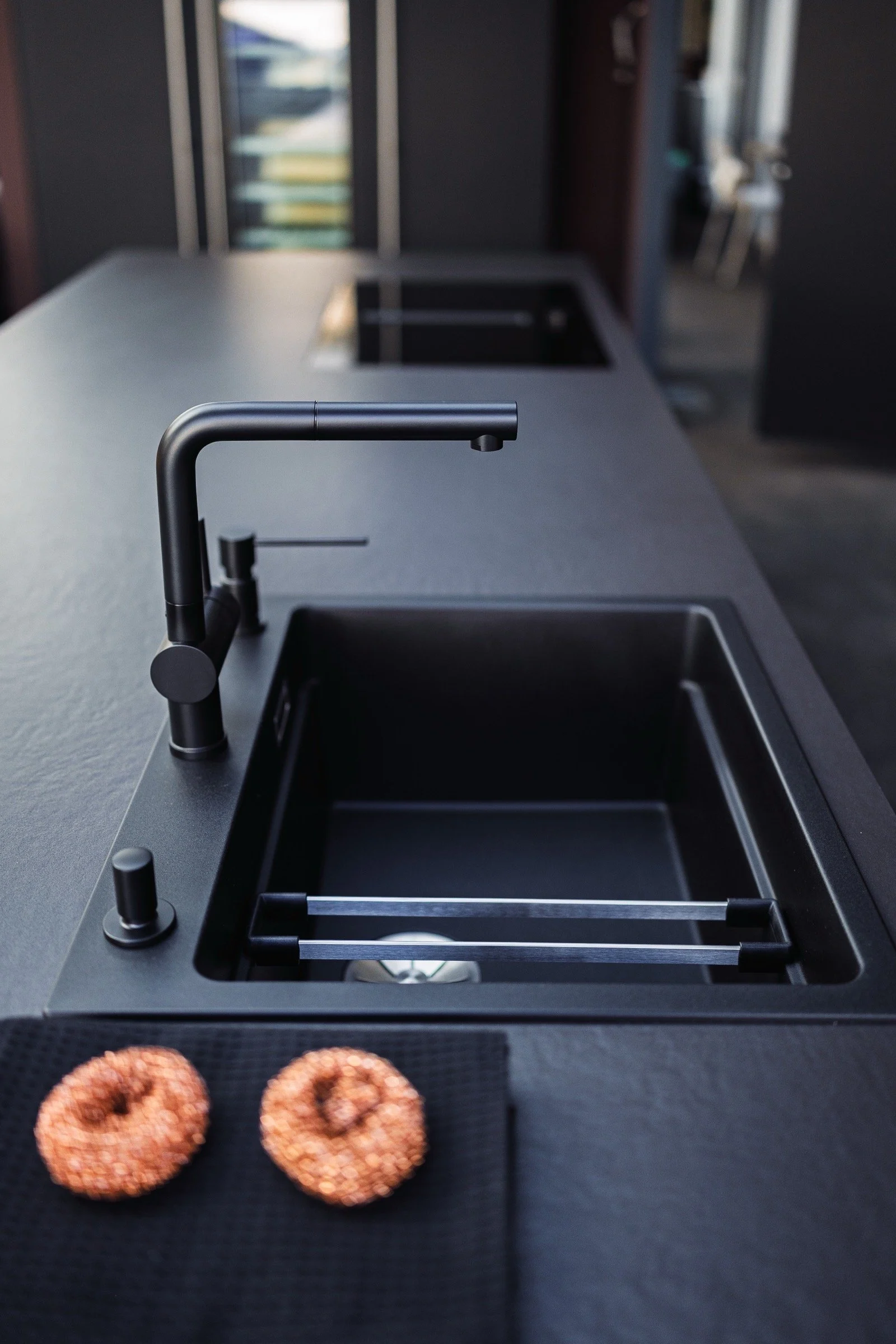 Musterküche Allmilmö Opaco matt schwarz – Bild 15