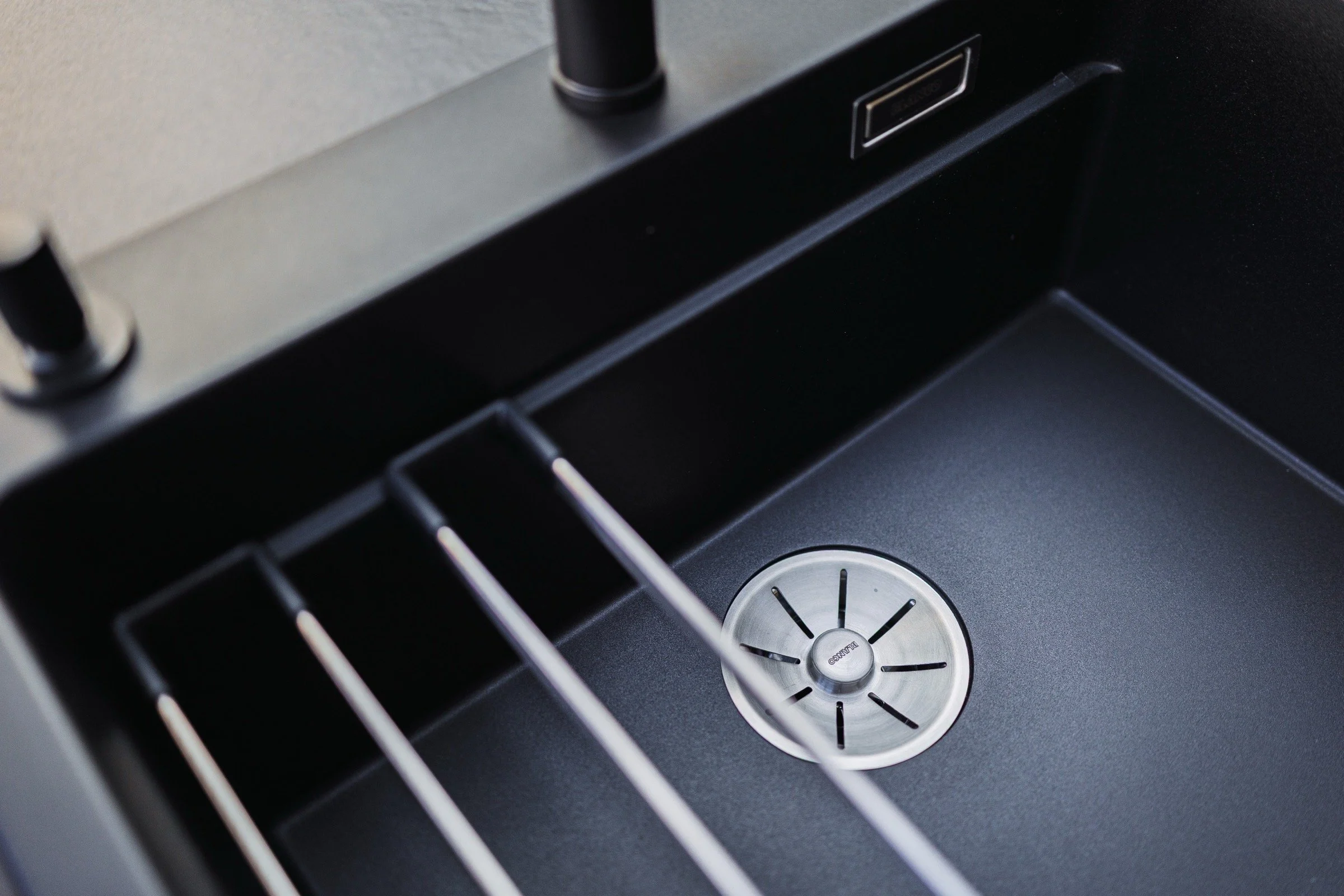 Musterküche Allmilmö Opaco matt schwarz – Bild 16