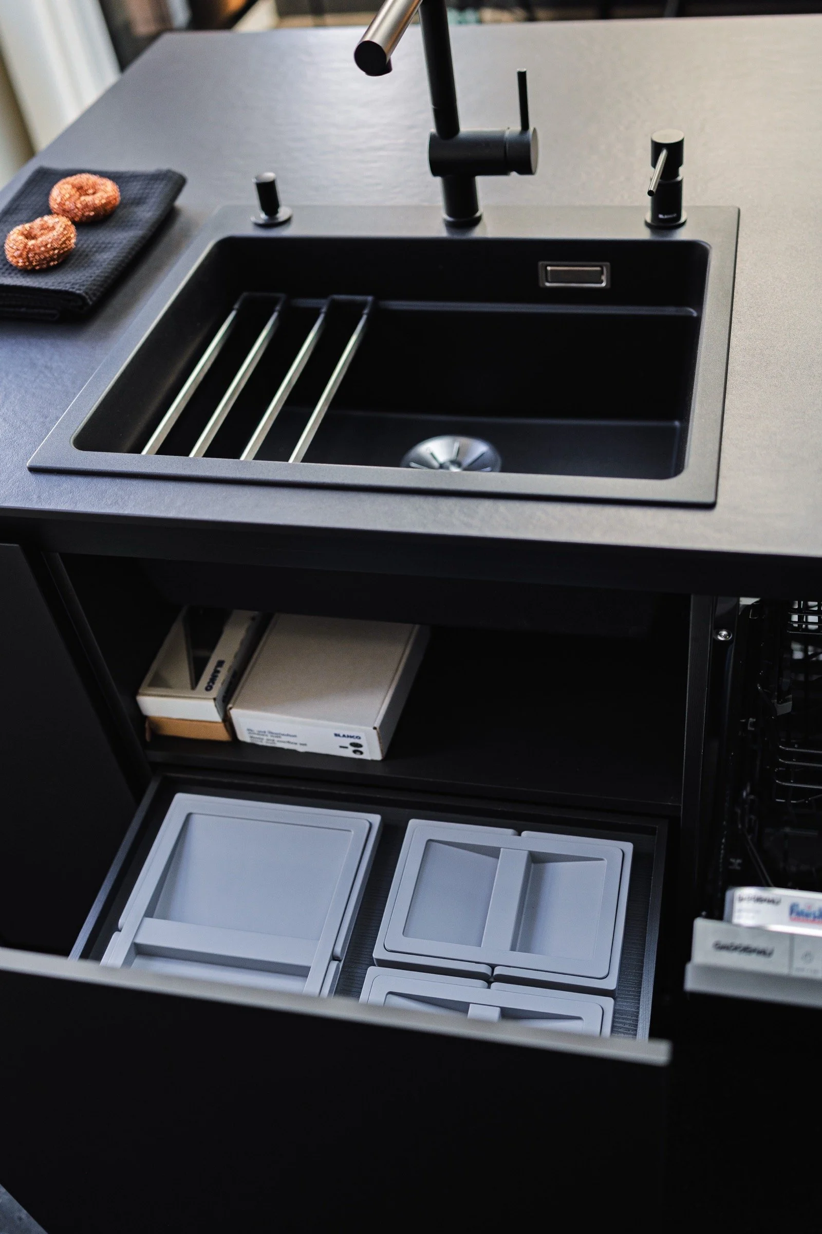 Musterküche Allmilmö Opaco matt schwarz – Bild 17